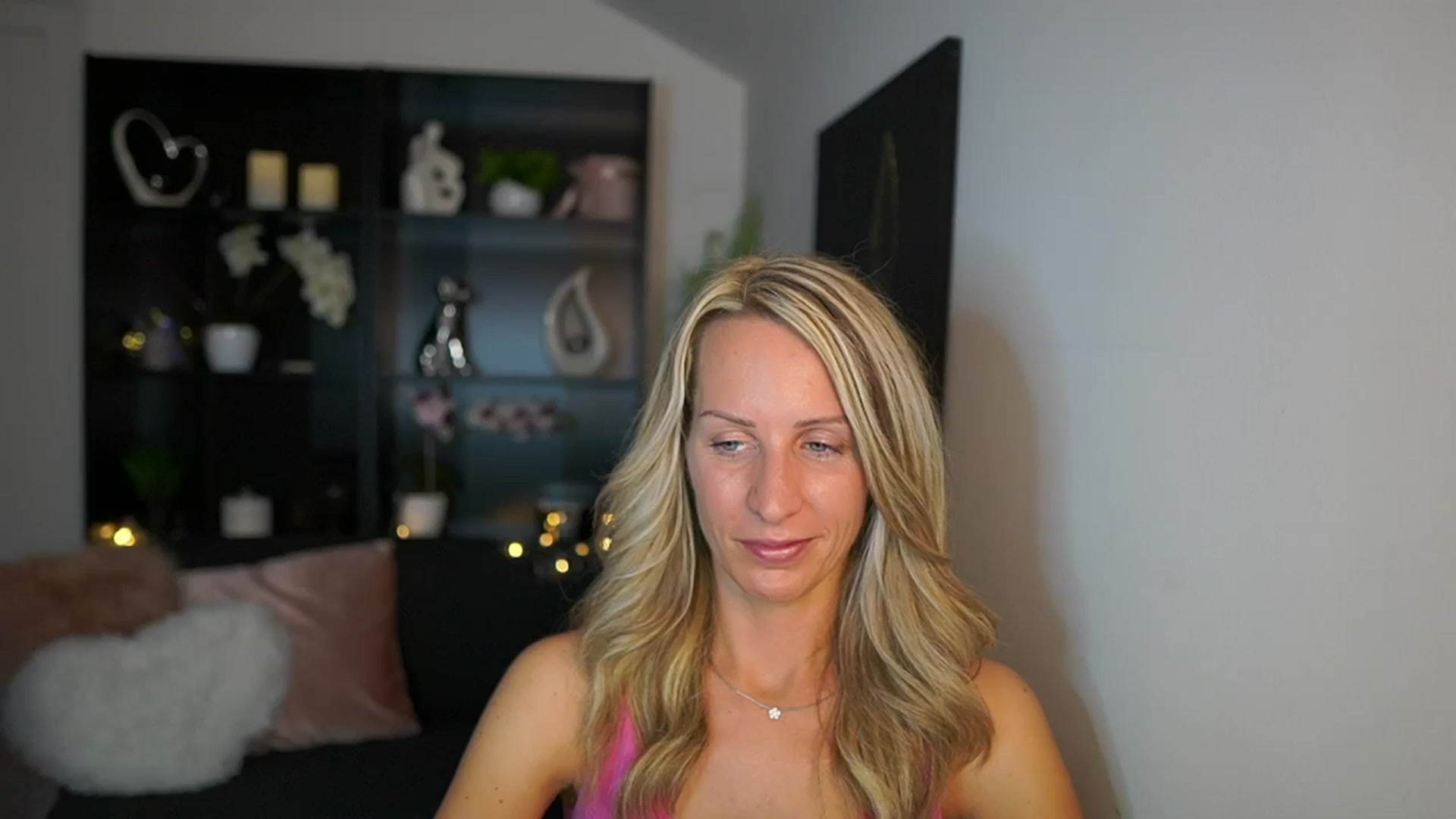Gallery image thumbnail from Nikki__Sexx__'s myfreecams stream on, 09/18/2023, 22:05 image 2 of 20