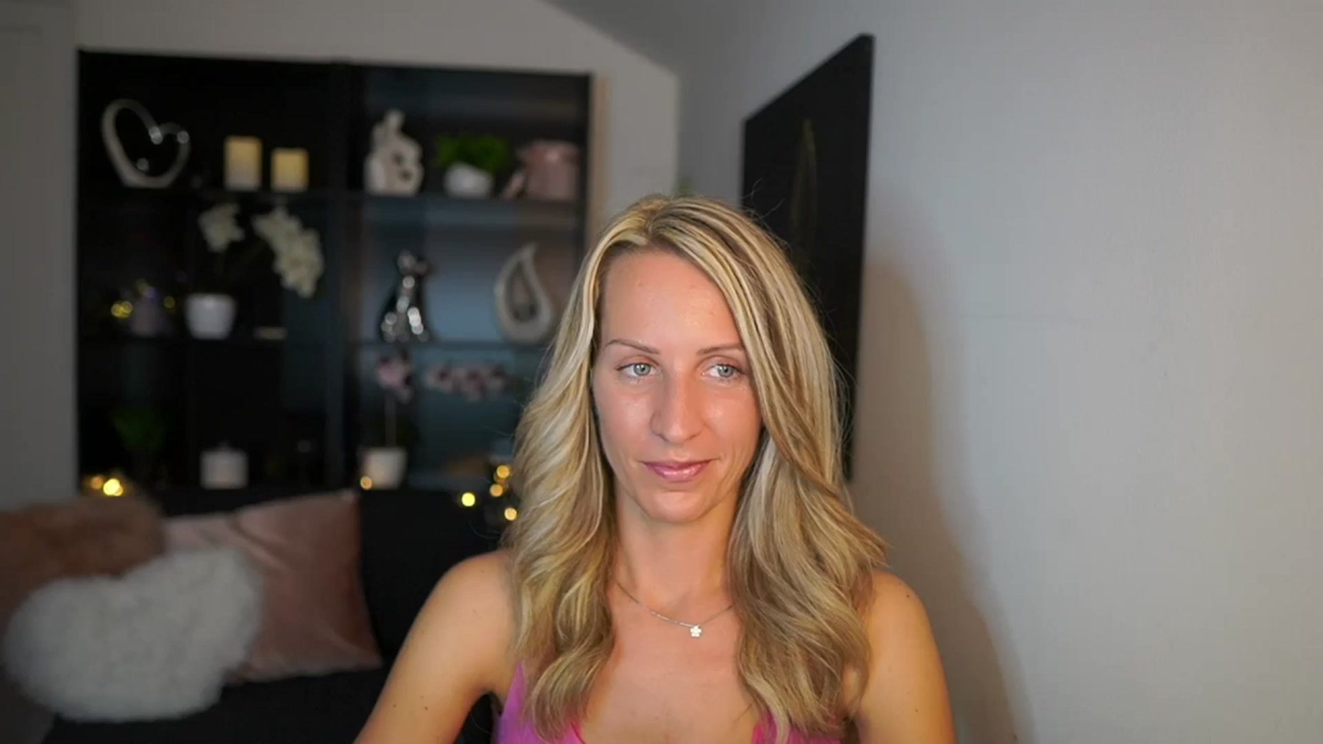 Gallery image thumbnail from Nikki__Sexx__'s myfreecams stream on, 09/18/2023, 22:05 image 10 of 20