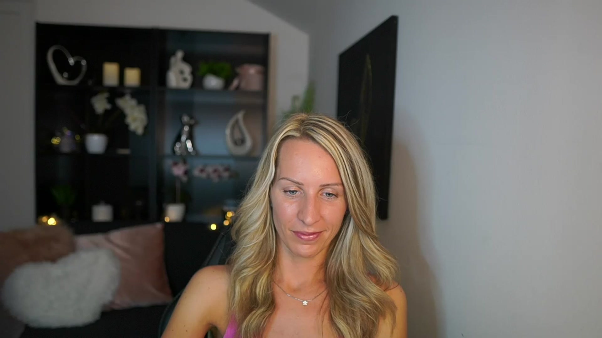 Gallery image thumbnail from Nikki__Sexx__'s myfreecams stream on, 09/18/2023, 22:05 image 4 of 20