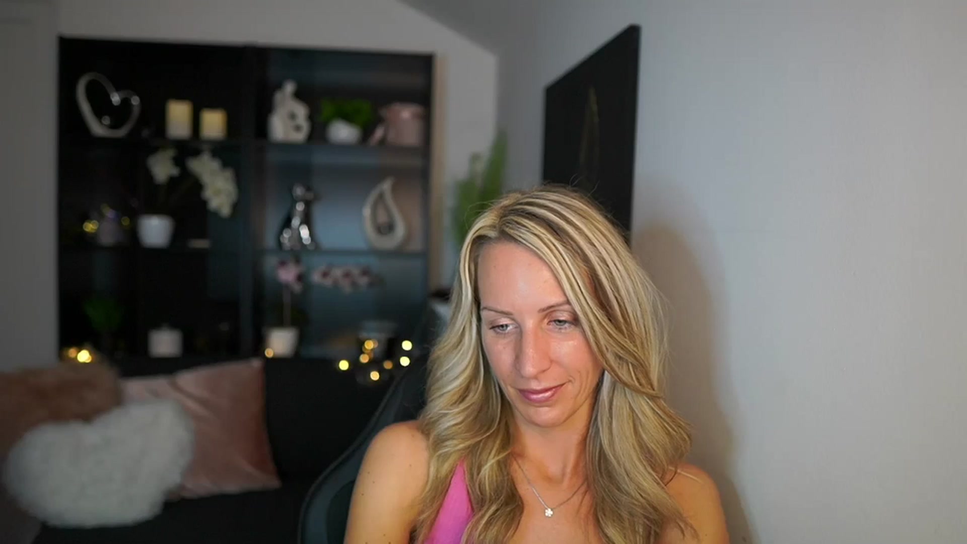 Gallery image thumbnail from Nikki__Sexx__'s myfreecams stream on, 09/18/2023, 22:05 image 9 of 20