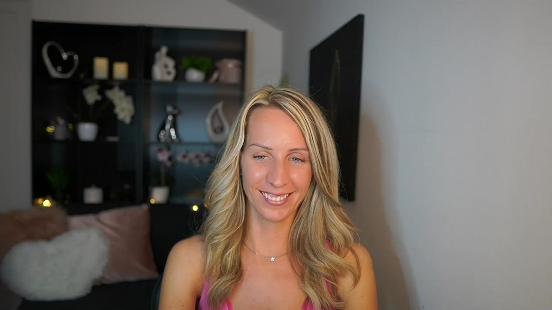 Gallery image thumbnail from Nikki__Sexx__'s myfreecams stream on, 09/18/2023, 22:05 image 17 of 20