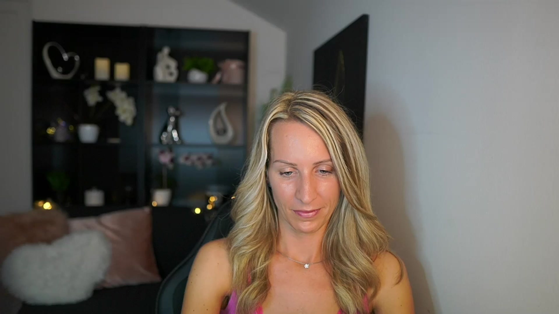 Gallery image thumbnail from Nikki__Sexx__'s myfreecams stream on, 09/18/2023, 22:05 image 18 of 20