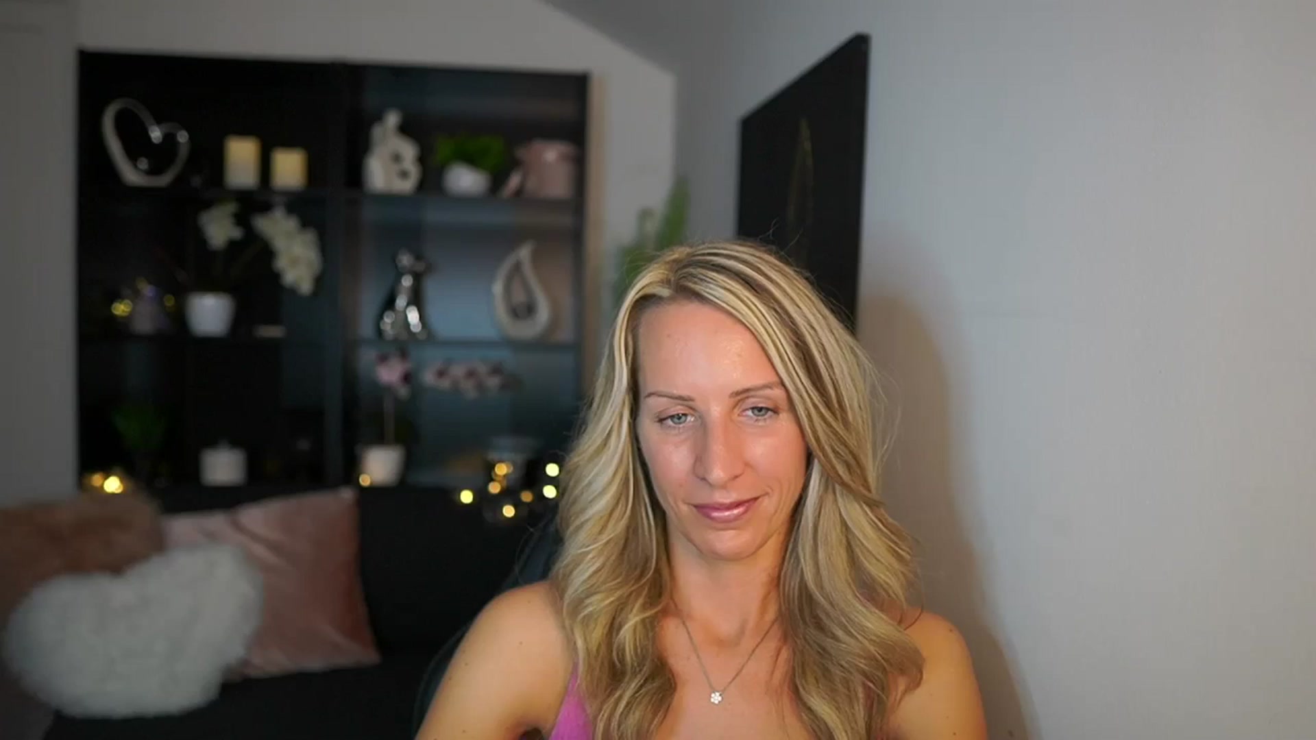 Gallery image thumbnail from Nikki__Sexx__'s myfreecams stream on, 09/18/2023, 22:05 image 8 of 20
