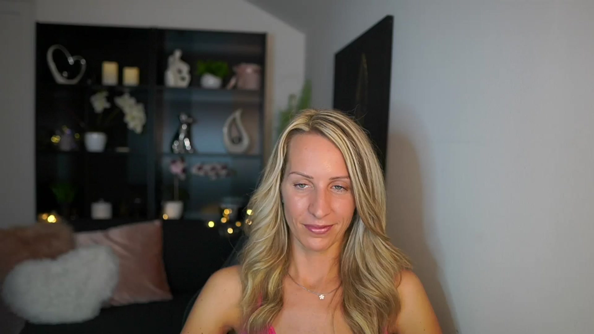 Gallery image thumbnail from Nikki__Sexx__'s myfreecams stream on, 09/18/2023, 22:05 image 6 of 20