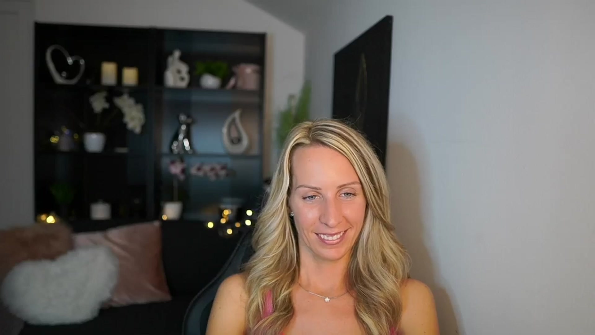 Gallery image thumbnail from Nikki__Sexx__'s myfreecams stream on, 09/18/2023, 22:05 image 14 of 20