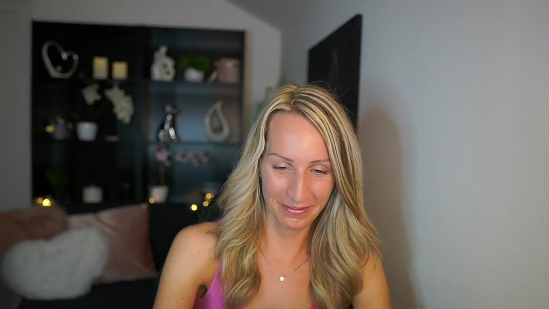 Gallery image thumbnail from Nikki__Sexx__'s myfreecams stream on, 09/18/2023, 22:05 image 19 of 20