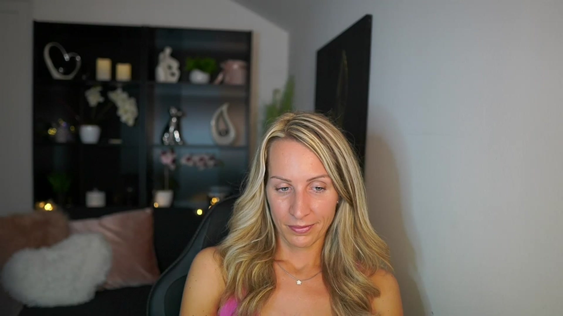 Gallery image thumbnail from Nikki__Sexx__'s myfreecams stream on, 09/18/2023, 22:55 image 11 of 20