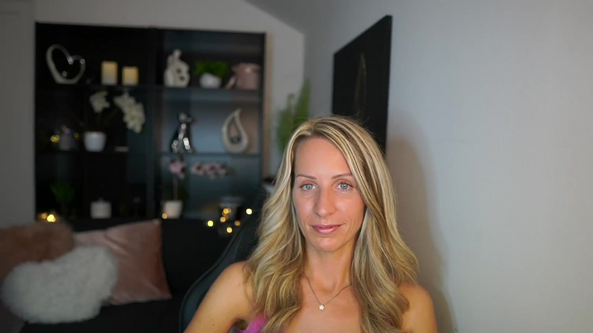 Gallery image thumbnail from Nikki__Sexx__'s myfreecams stream on, 09/18/2023, 22:55 image 7 of 20
