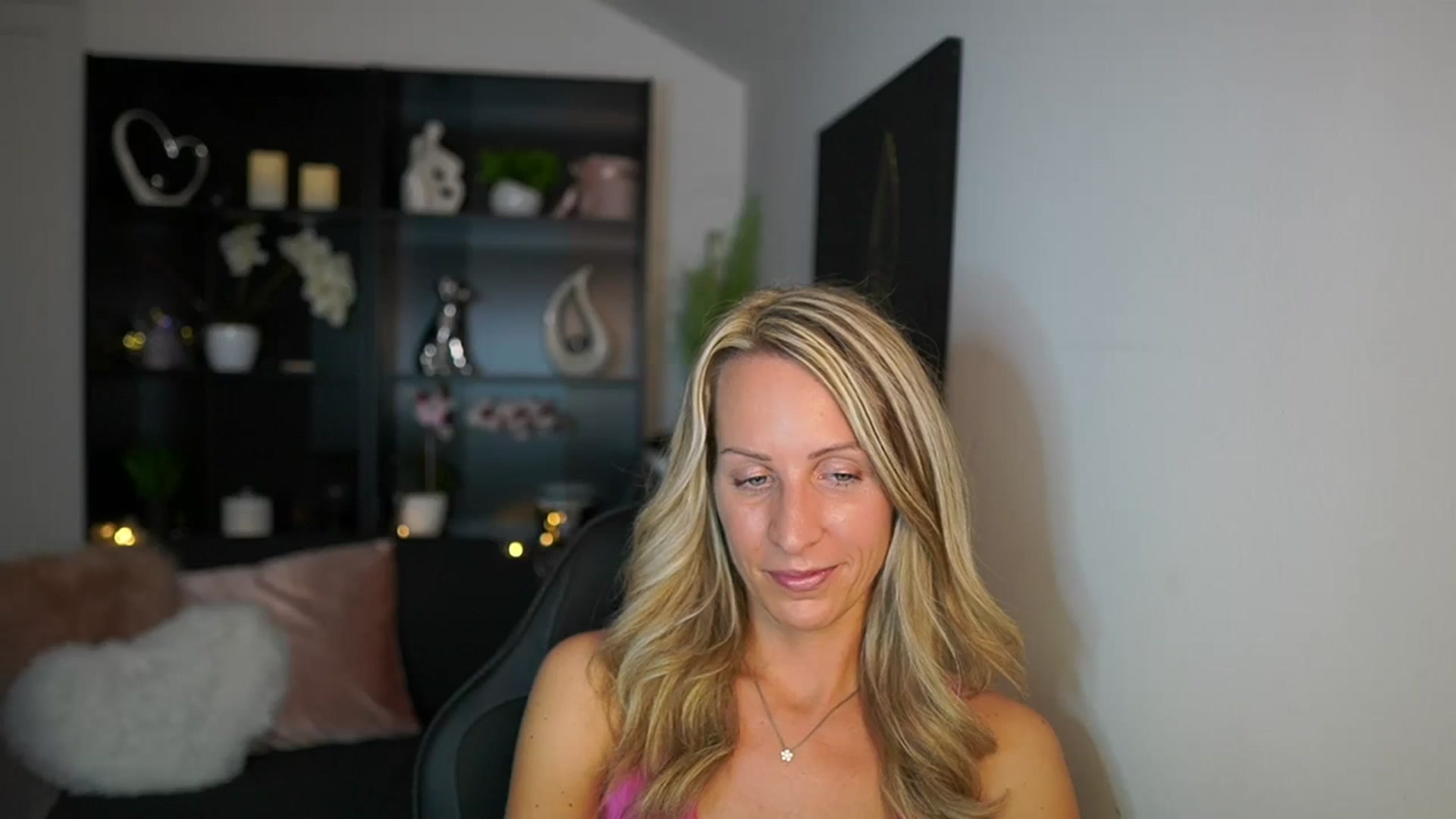 Gallery image thumbnail from Nikki__Sexx__'s myfreecams stream on, 09/18/2023, 22:55 image 6 of 20