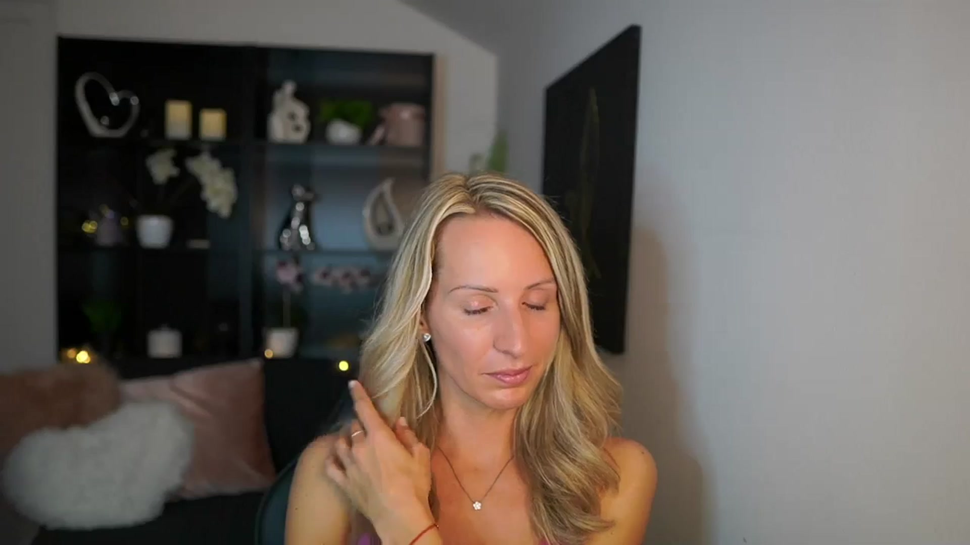 Gallery image thumbnail from Nikki__Sexx__'s myfreecams stream on, 09/18/2023, 22:55 image 16 of 20