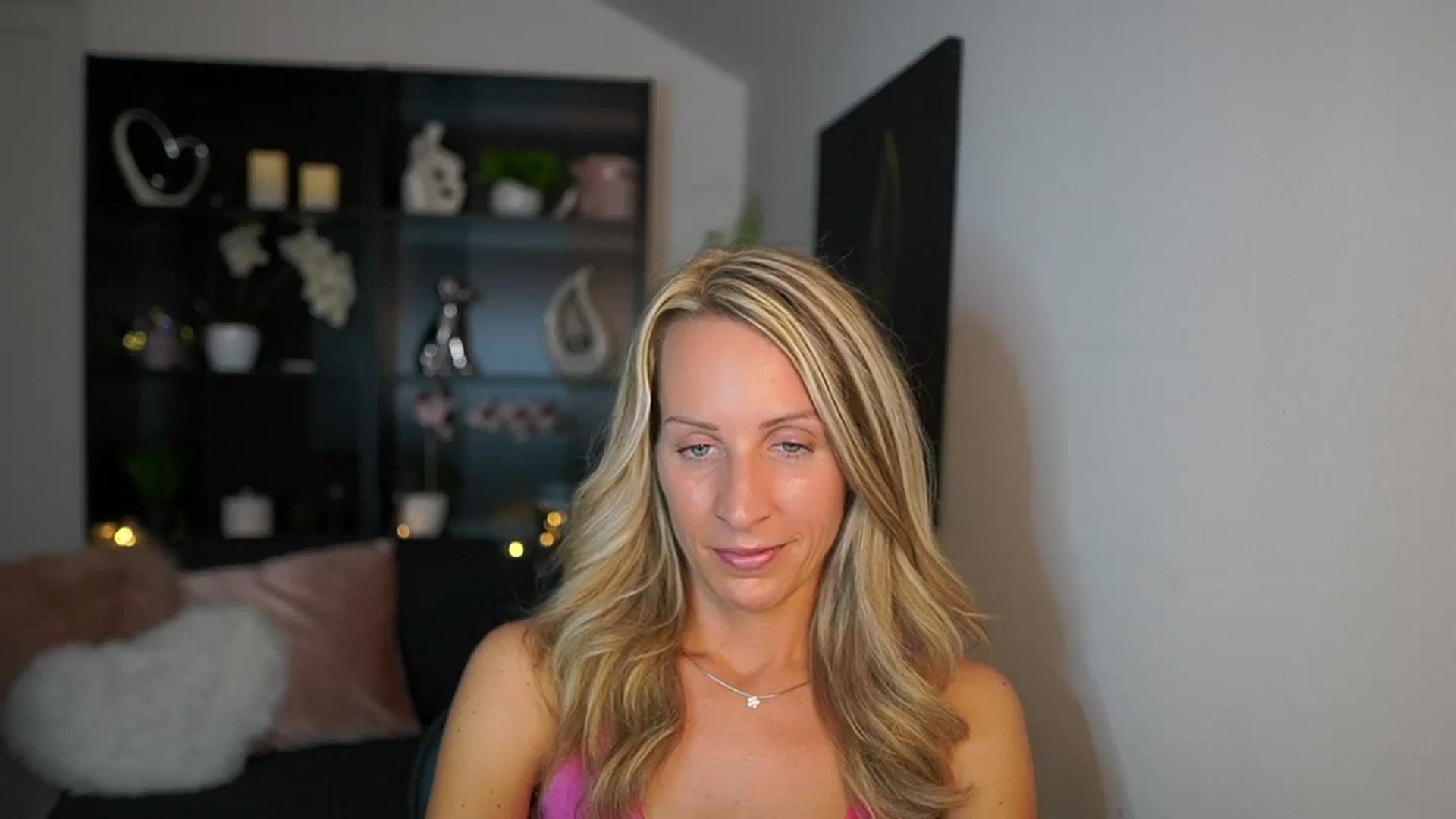 Gallery image thumbnail from Nikki__Sexx__'s myfreecams stream on, 09/18/2023, 22:55 image 14 of 20