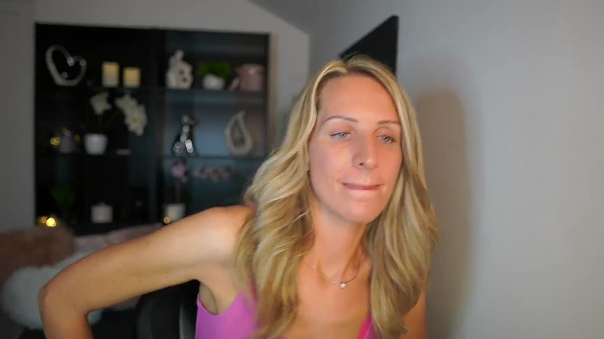 Gallery image thumbnail from Nikki__Sexx__'s myfreecams stream on, 09/18/2023, 22:55 image 3 of 20