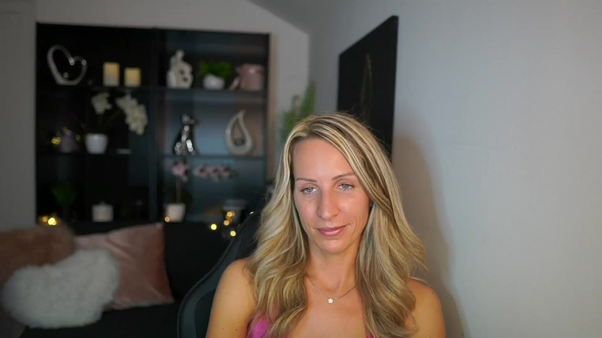 Gallery image thumbnail from Nikki__Sexx__'s myfreecams stream on, 09/18/2023, 22:55 image 10 of 20