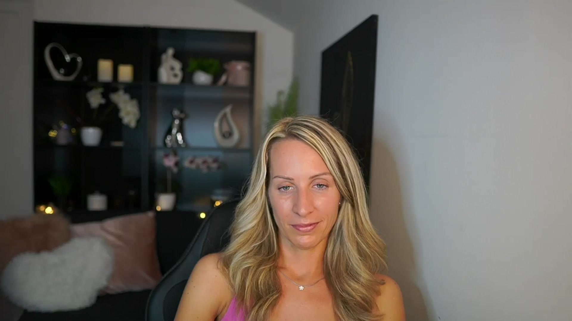 Gallery image thumbnail from Nikki__Sexx__'s myfreecams stream on, 09/18/2023, 22:55 image 12 of 20