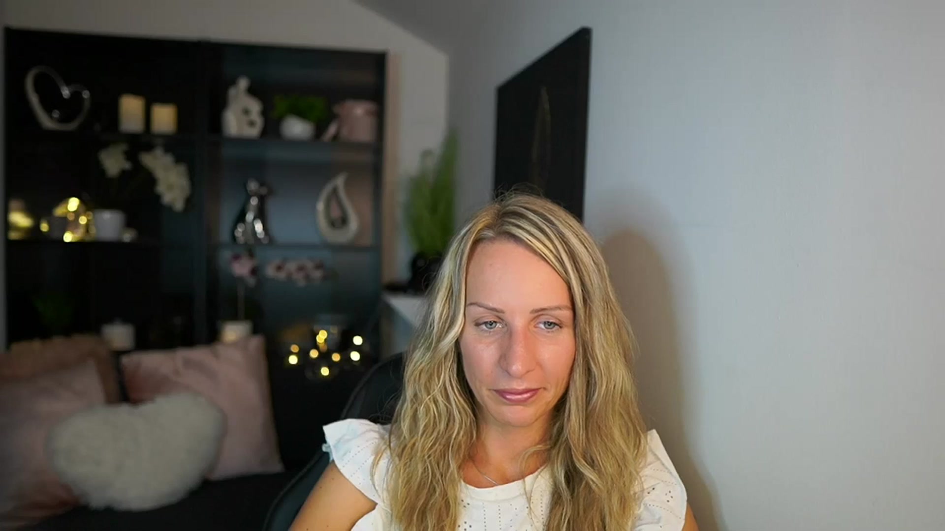 Gallery image thumbnail from Nikki__Sexx__'s myfreecams stream on, 09/19/2023, 18:31 image 10 of 20