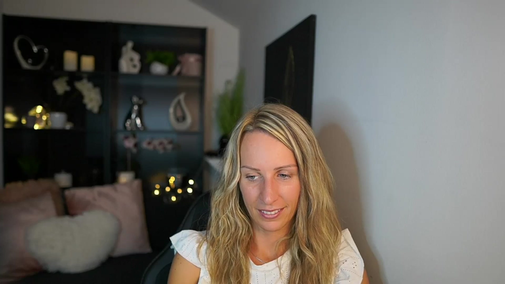 Gallery image thumbnail from Nikki__Sexx__'s myfreecams stream on, 09/19/2023, 18:31 image 9 of 20