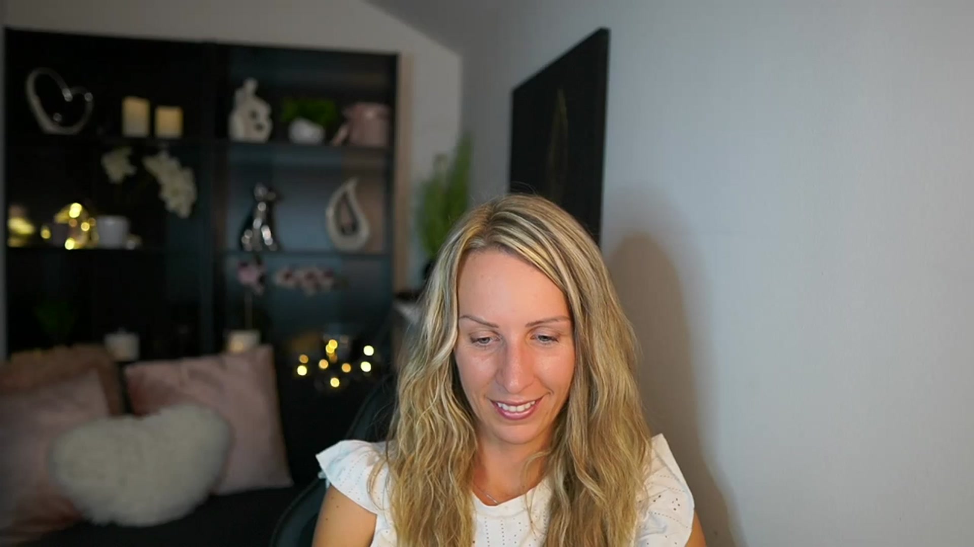 Gallery image thumbnail from Nikki__Sexx__'s myfreecams stream on, 09/19/2023, 18:31 image 6 of 20