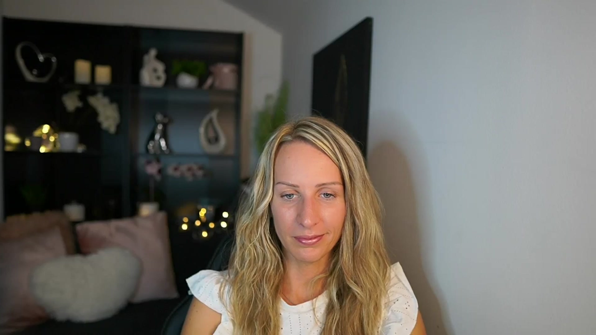 Gallery image thumbnail from Nikki__Sexx__'s myfreecams stream on, 09/19/2023, 18:31 image 5 of 20