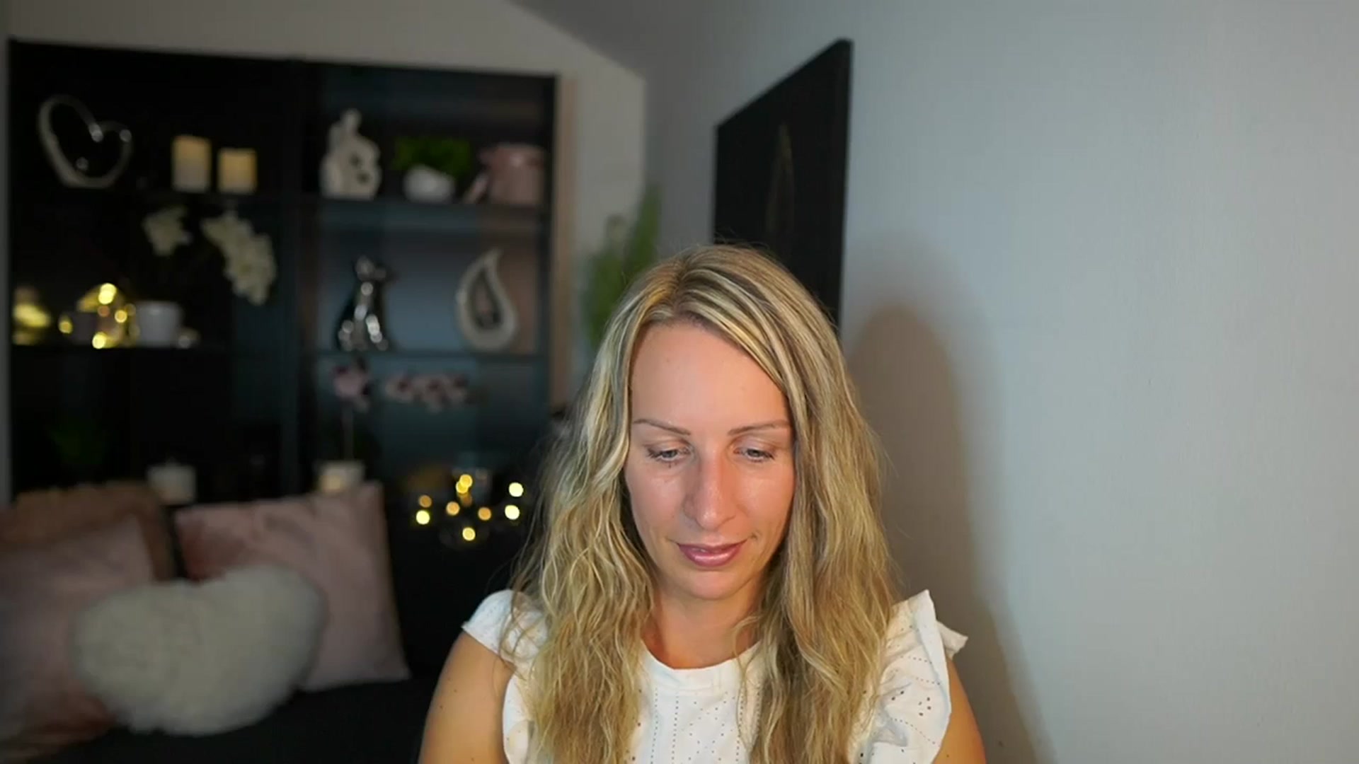 Gallery image thumbnail from Nikki__Sexx__'s myfreecams stream on, 09/19/2023, 18:31 image 17 of 20