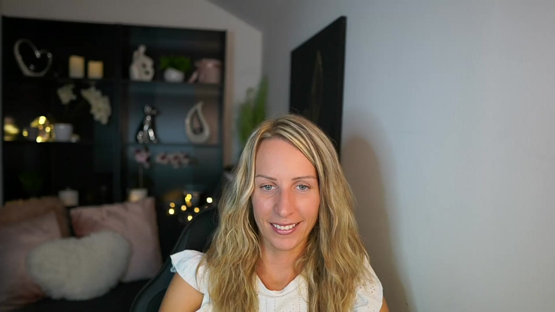 Gallery image thumbnail from Nikki__Sexx__'s myfreecams stream on, 09/19/2023, 18:31 image 1 of 20