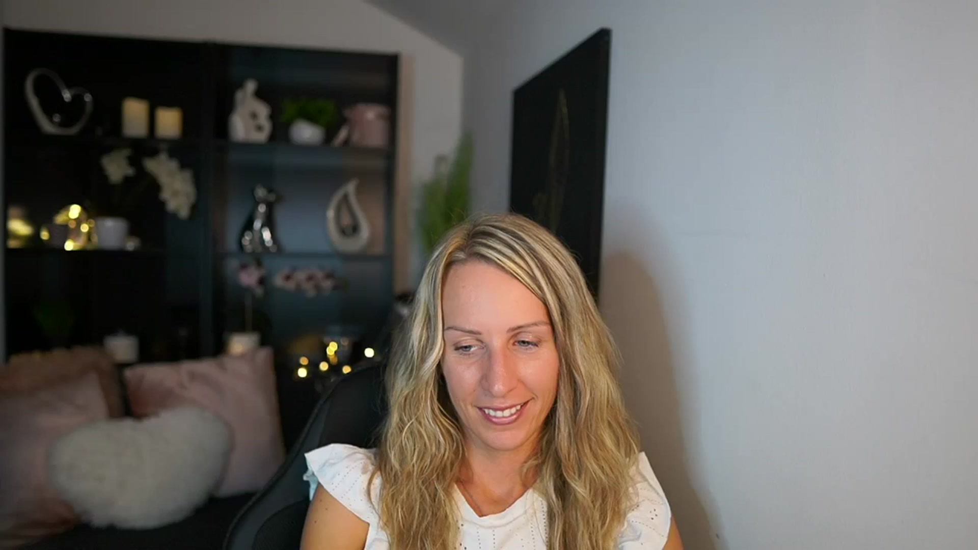 Gallery image thumbnail from Nikki__Sexx__'s myfreecams stream on, 09/19/2023, 18:31 image 2 of 20