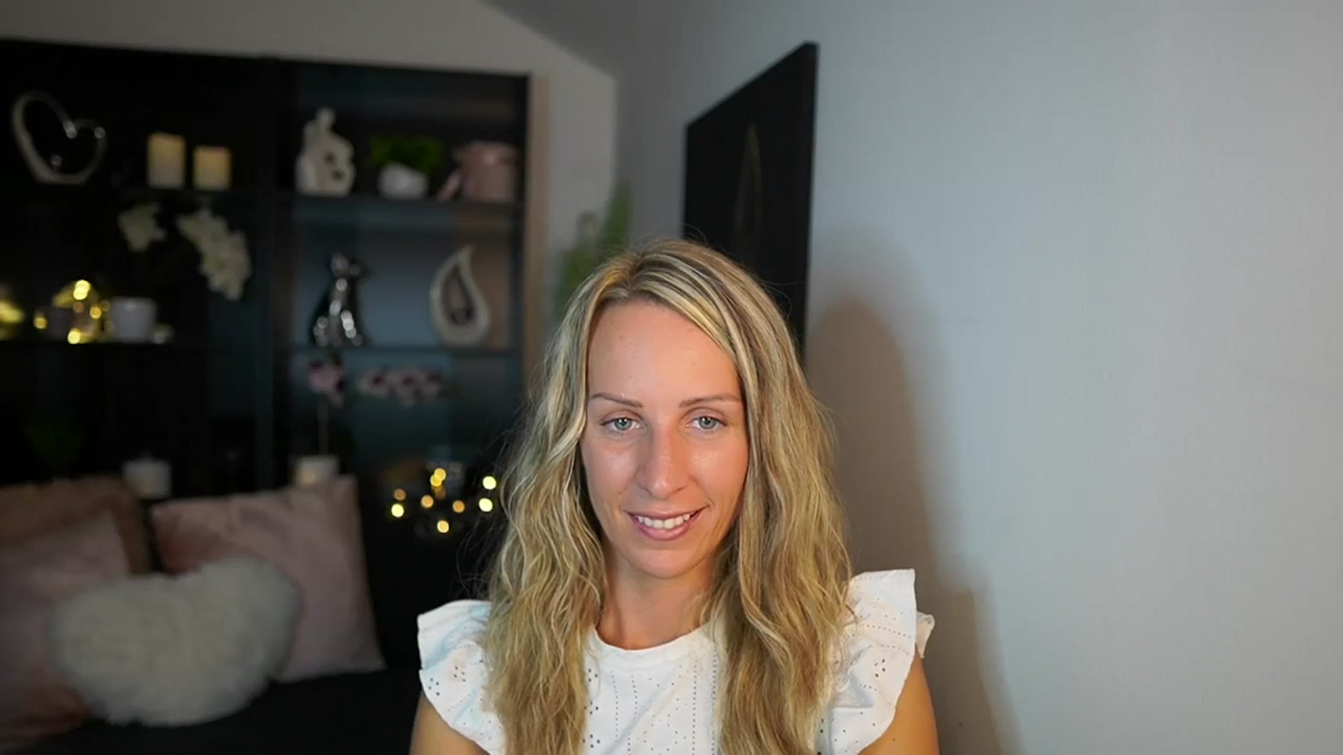 Gallery image thumbnail from Nikki__Sexx__'s myfreecams stream on, 09/19/2023, 19:15 image 18 of 20