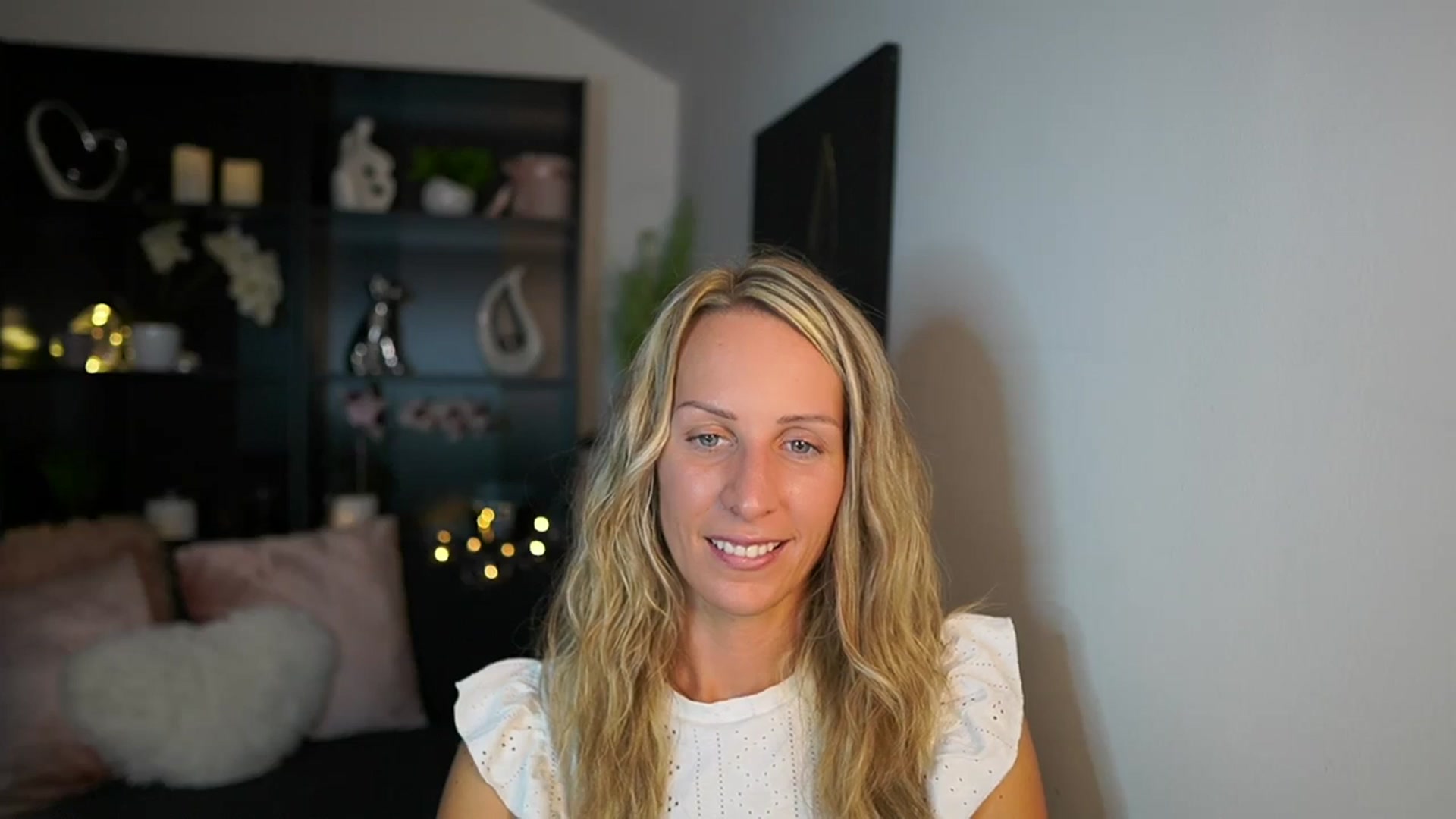 Gallery image thumbnail from Nikki__Sexx__'s myfreecams stream on, 09/19/2023, 19:15 image 5 of 20