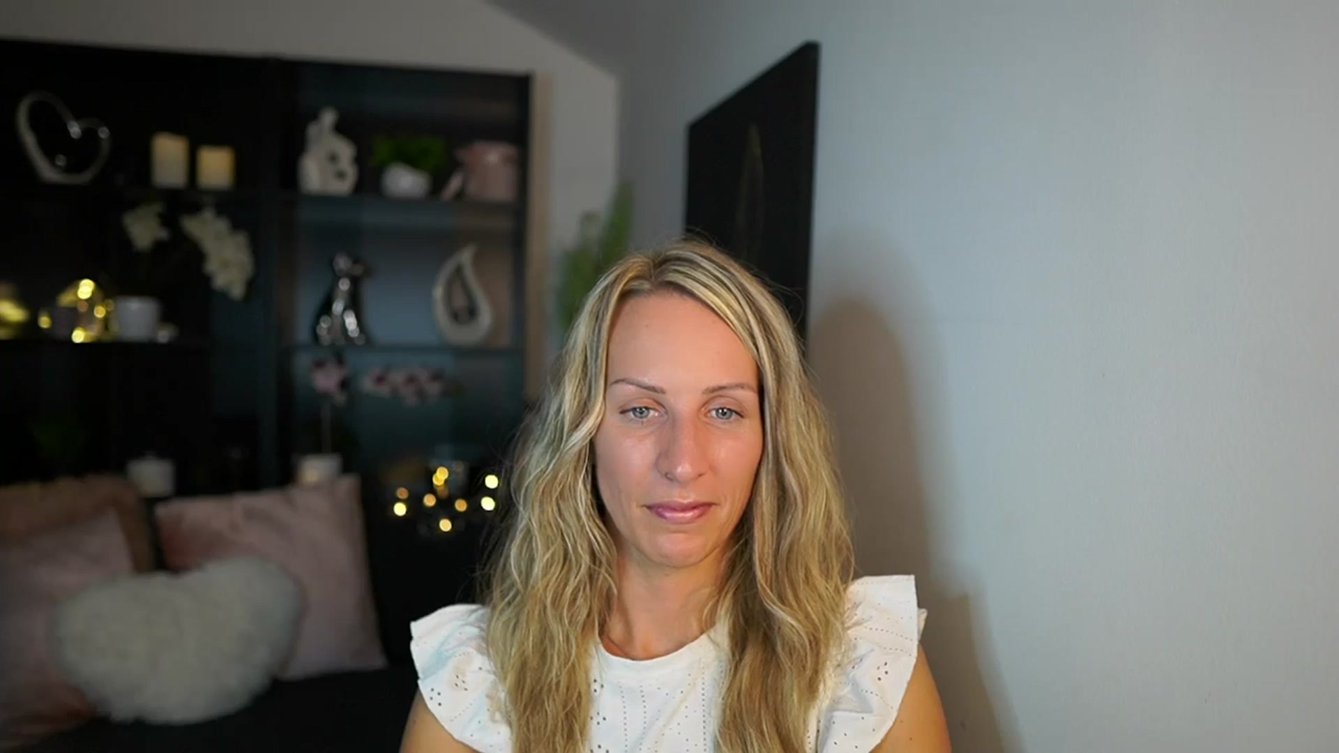 Gallery image thumbnail from Nikki__Sexx__'s myfreecams stream on, 09/19/2023, 19:15 image 17 of 20