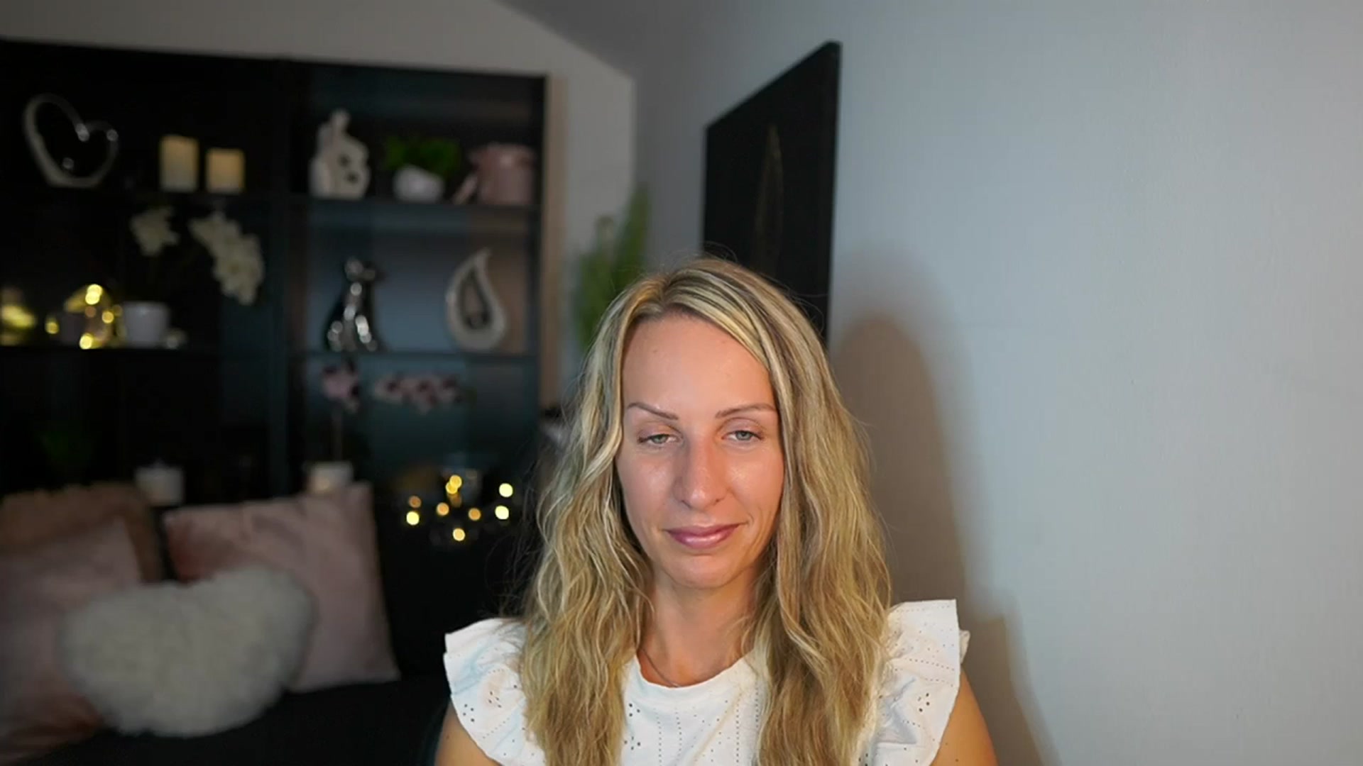 Gallery image thumbnail from Nikki__Sexx__'s myfreecams stream on, 09/19/2023, 19:15 image 15 of 20