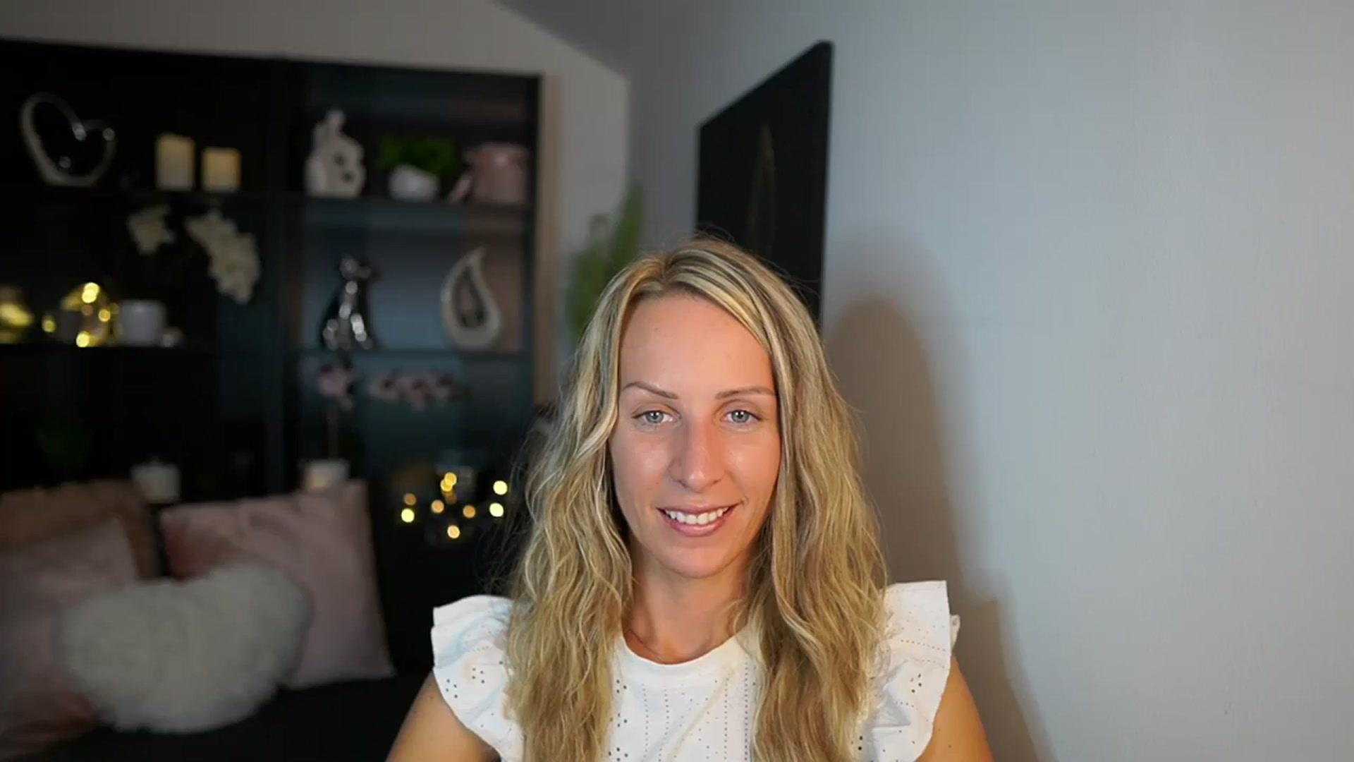 Gallery image thumbnail from Nikki__Sexx__'s myfreecams stream on, 09/19/2023, 19:15 image 14 of 20