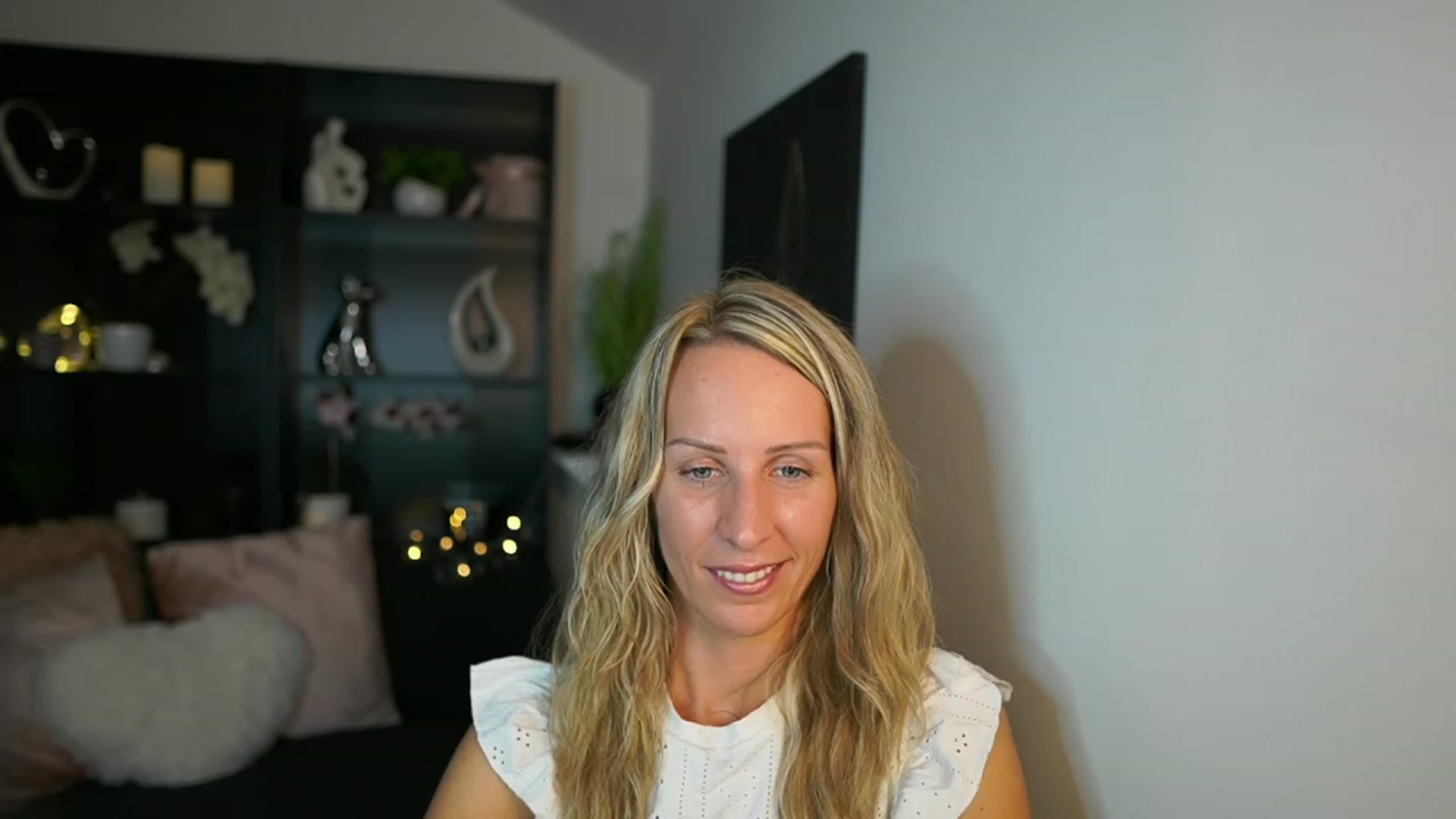 Gallery image thumbnail from Nikki__Sexx__'s myfreecams stream on, 09/19/2023, 21:40 image 10 of 20