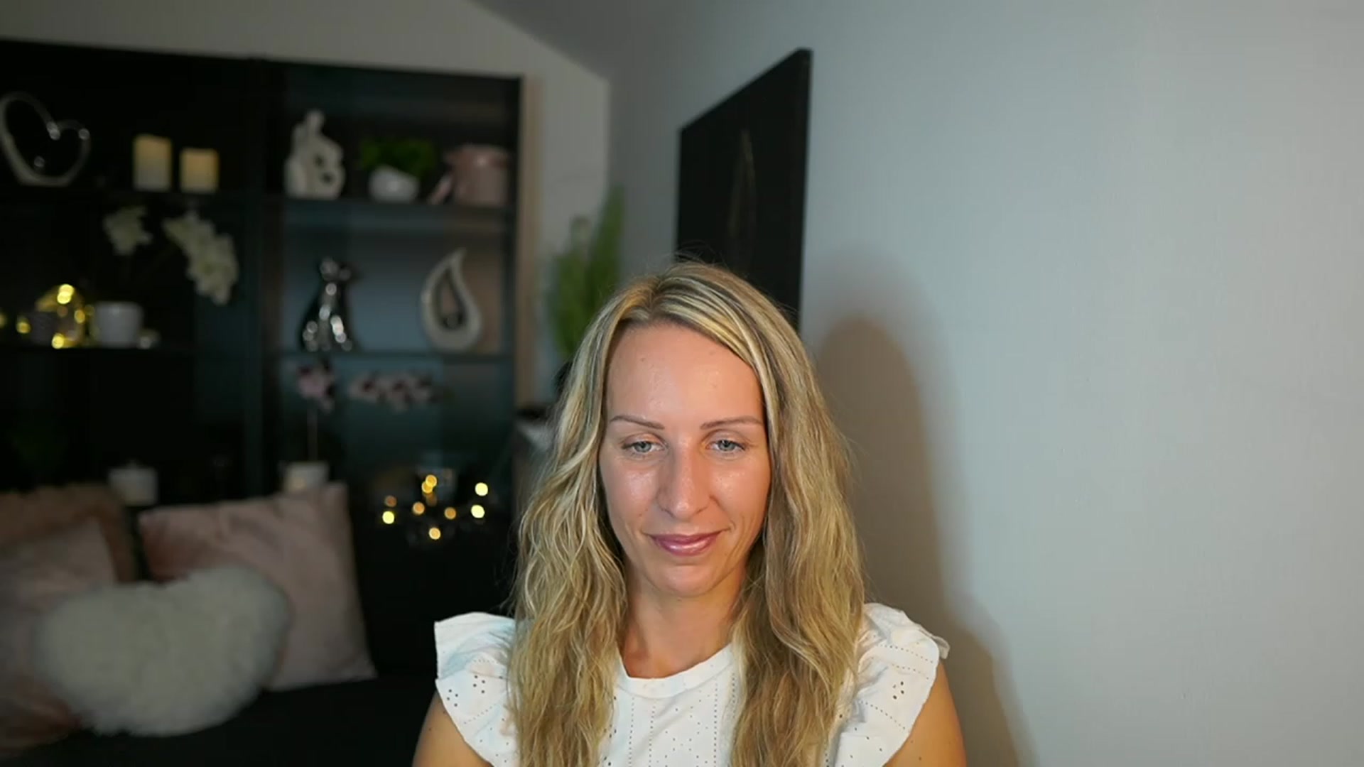 Gallery image thumbnail from Nikki__Sexx__'s myfreecams stream on, 09/19/2023, 21:40 image 16 of 20