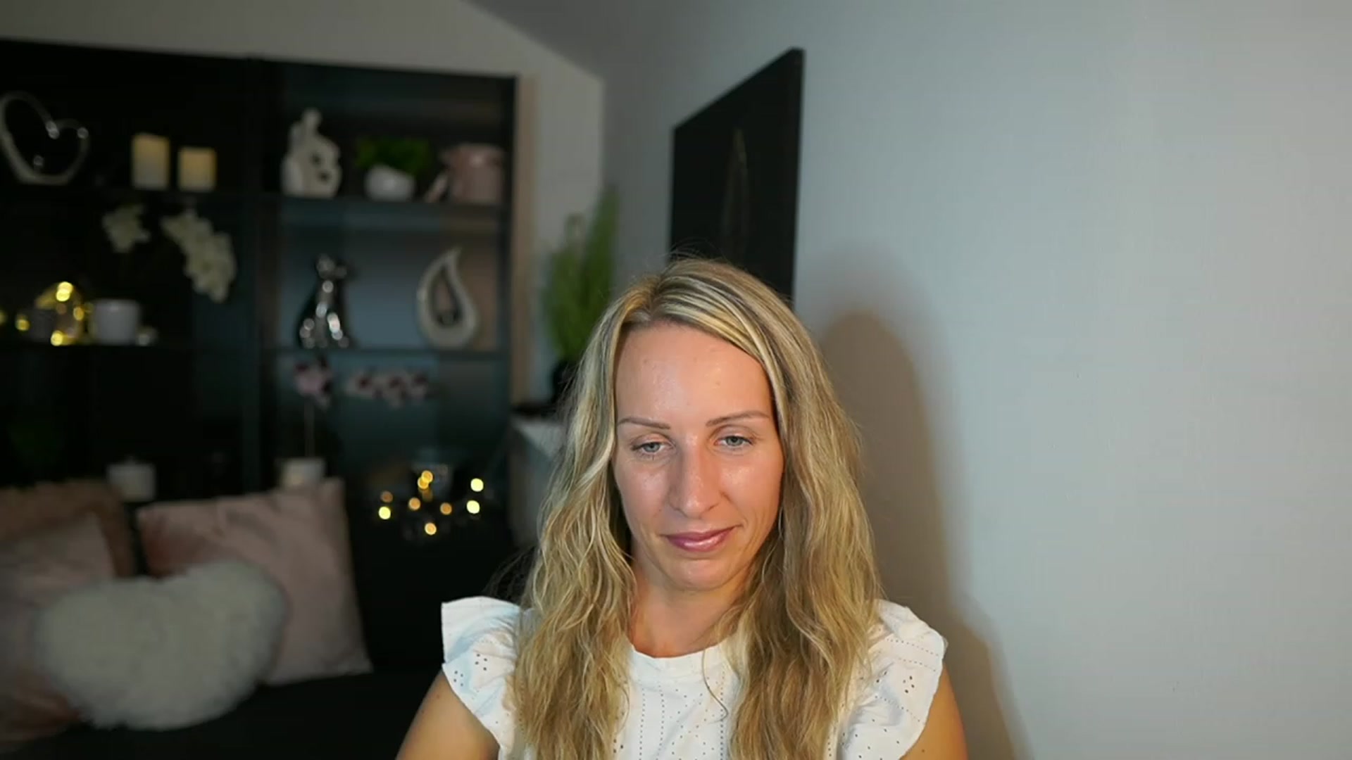 Gallery image thumbnail from Nikki__Sexx__'s myfreecams stream on, 09/19/2023, 21:40 image 8 of 20