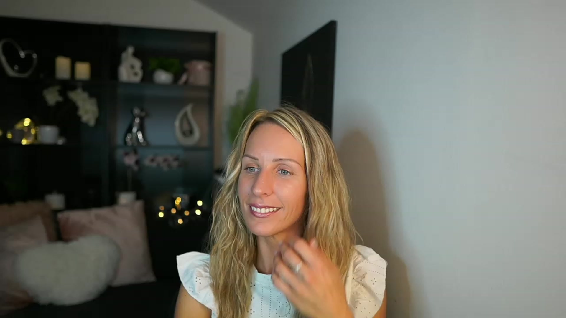 Gallery image thumbnail from Nikki__Sexx__'s myfreecams stream on, 09/19/2023, 21:40 image 2 of 20