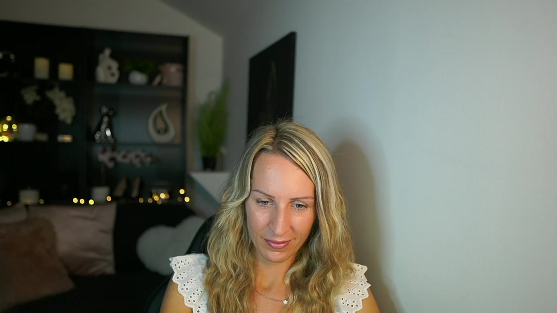 Gallery image thumbnail from Nikki__Sexx__'s myfreecams stream on, 09/25/2023, 22:17 image 9 of 20