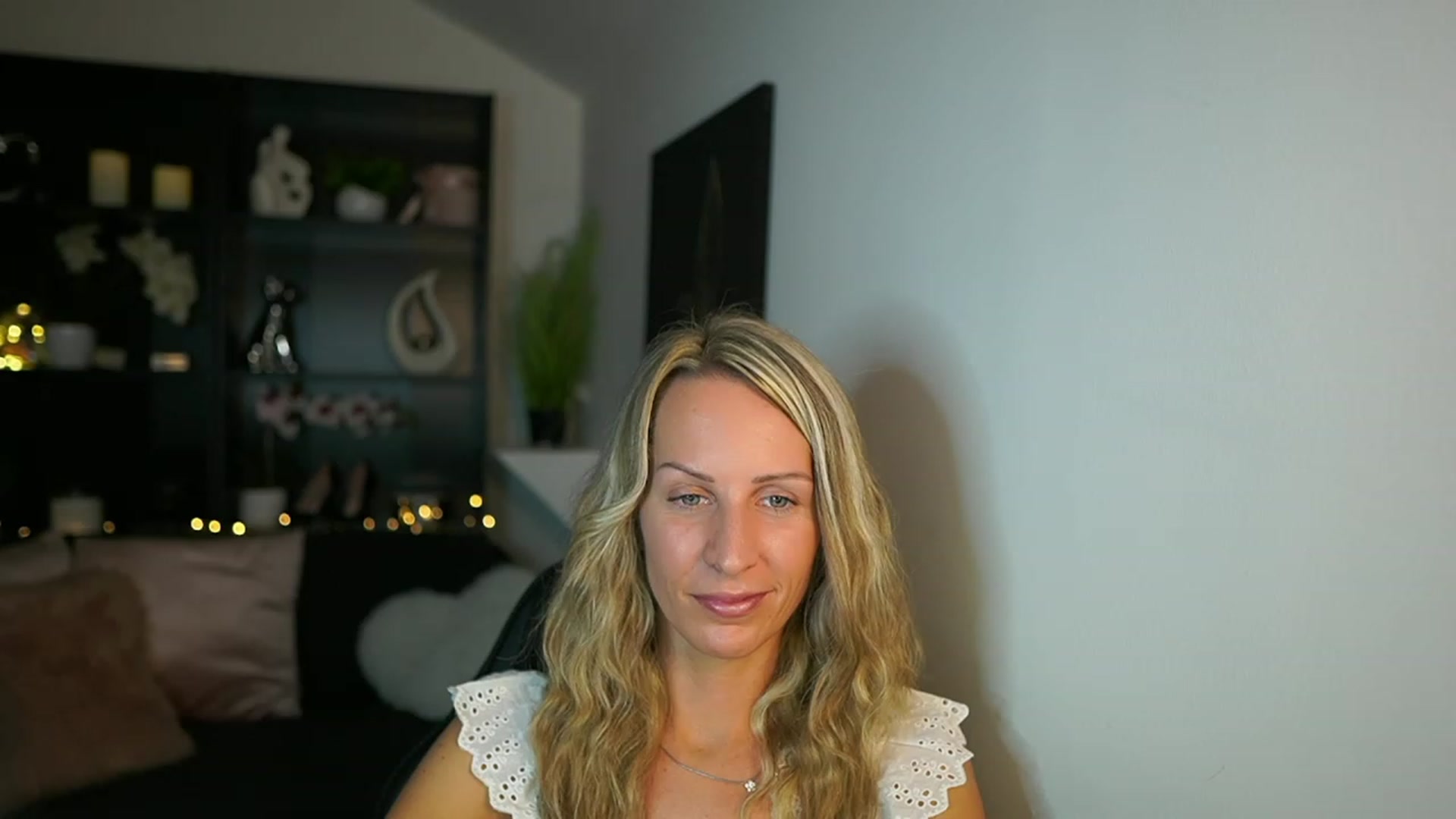 Gallery image thumbnail from Nikki__Sexx__'s myfreecams stream on, 09/25/2023, 22:17 image 10 of 20