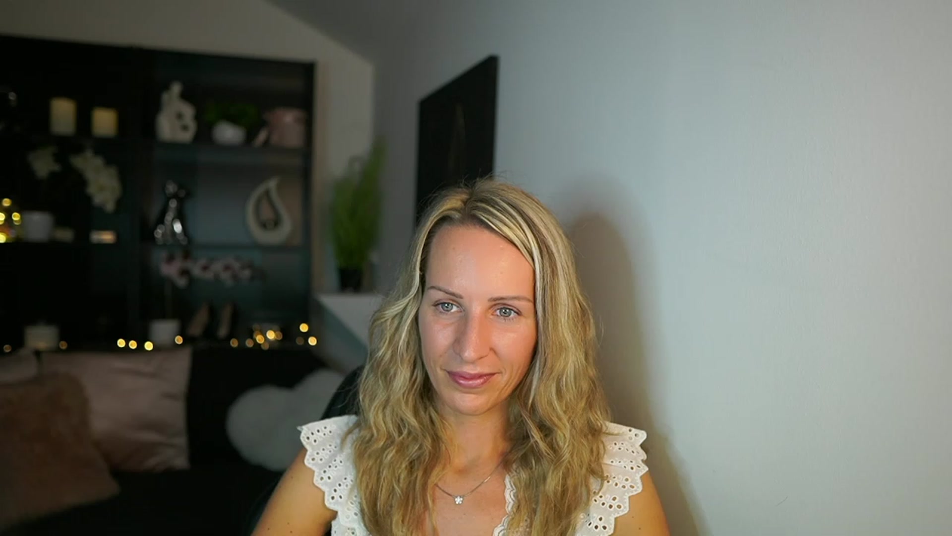 Gallery image thumbnail from Nikki__Sexx__'s myfreecams stream on, 09/25/2023, 23:09 image 17 of 20