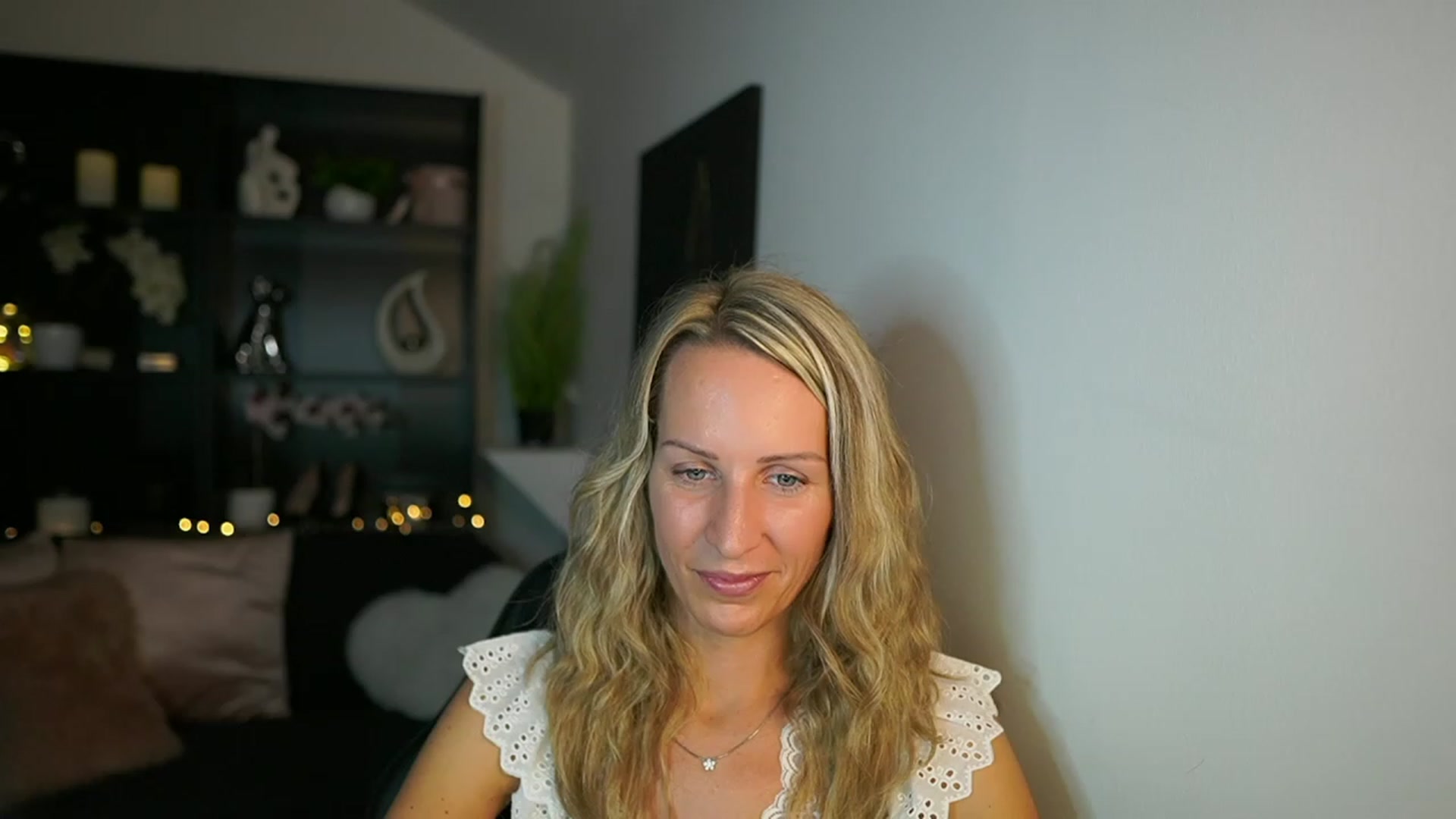 Gallery image thumbnail from Nikki__Sexx__'s myfreecams stream on, 09/25/2023, 23:09 image 16 of 20