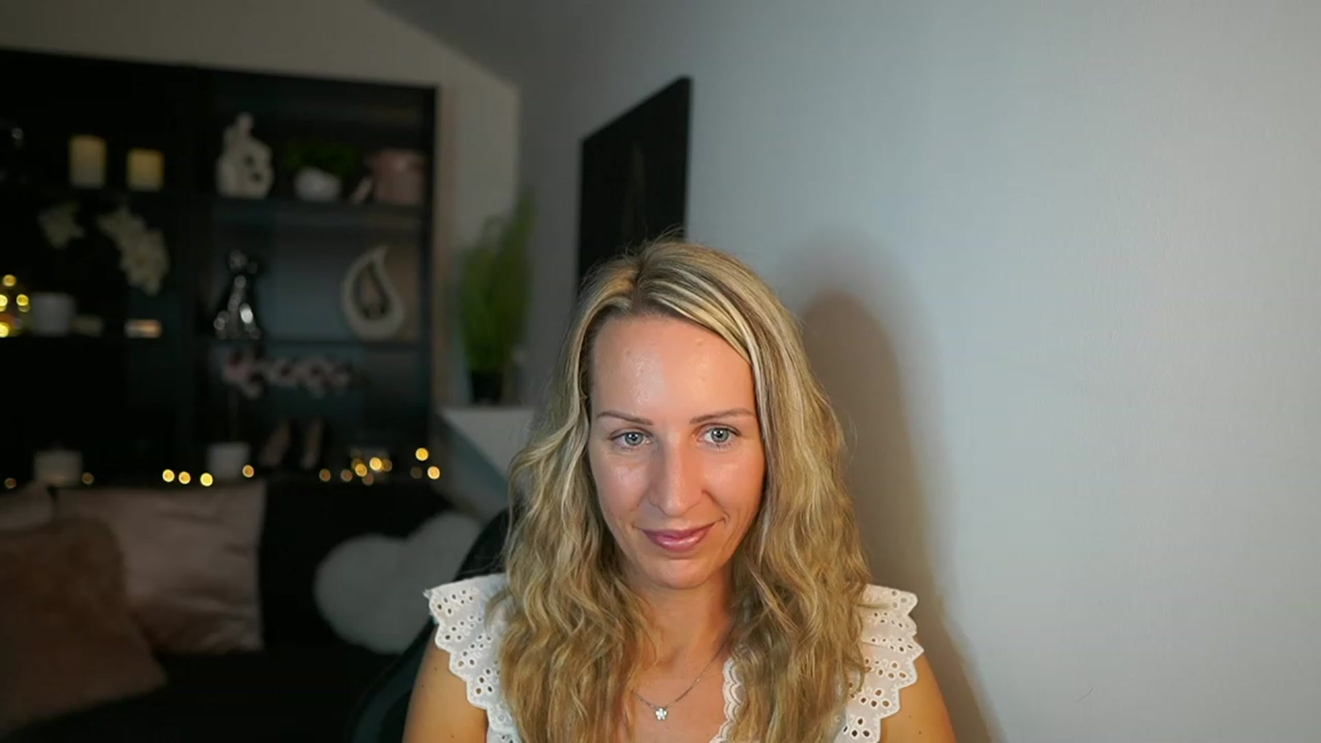 Gallery image thumbnail from Nikki__Sexx__'s myfreecams stream on, 09/25/2023, 23:09 image 6 of 20