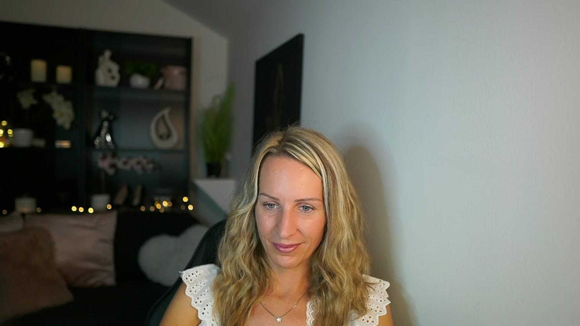 Gallery image thumbnail from Nikki__Sexx__'s myfreecams stream on, 09/25/2023, 23:09 image 1 of 20