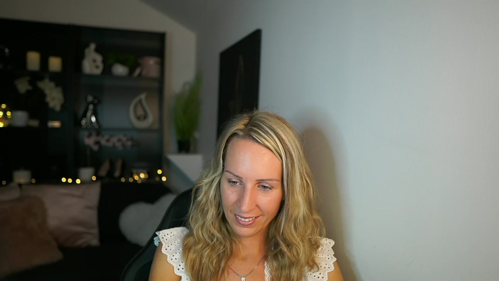 Gallery image thumbnail from Nikki__Sexx__'s myfreecams stream on, 09/25/2023, 23:09 image 3 of 20