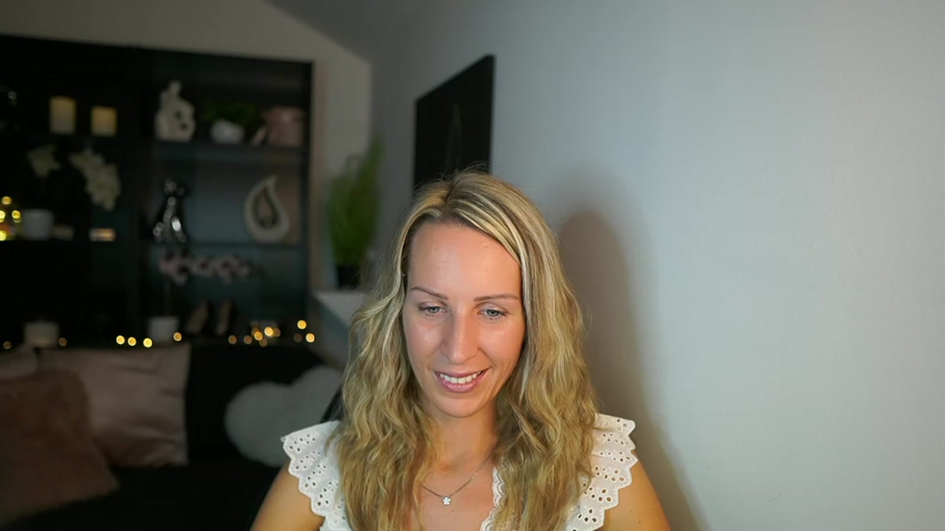 Gallery image thumbnail from Nikki__Sexx__'s myfreecams stream on, 09/25/2023, 23:09 image 8 of 20