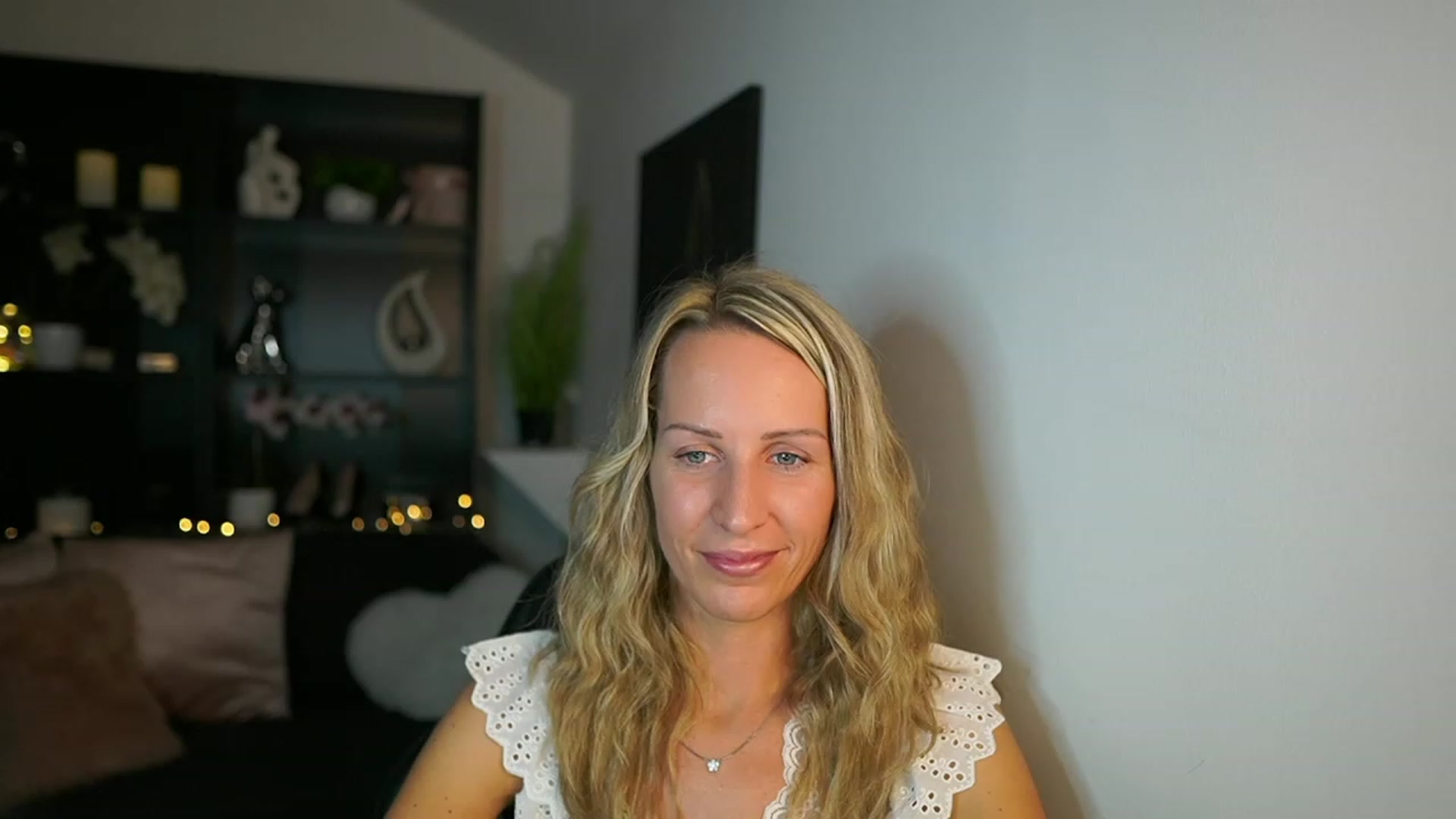 Gallery image thumbnail from Nikki__Sexx__'s myfreecams stream on, 09/25/2023, 23:09 image 10 of 20