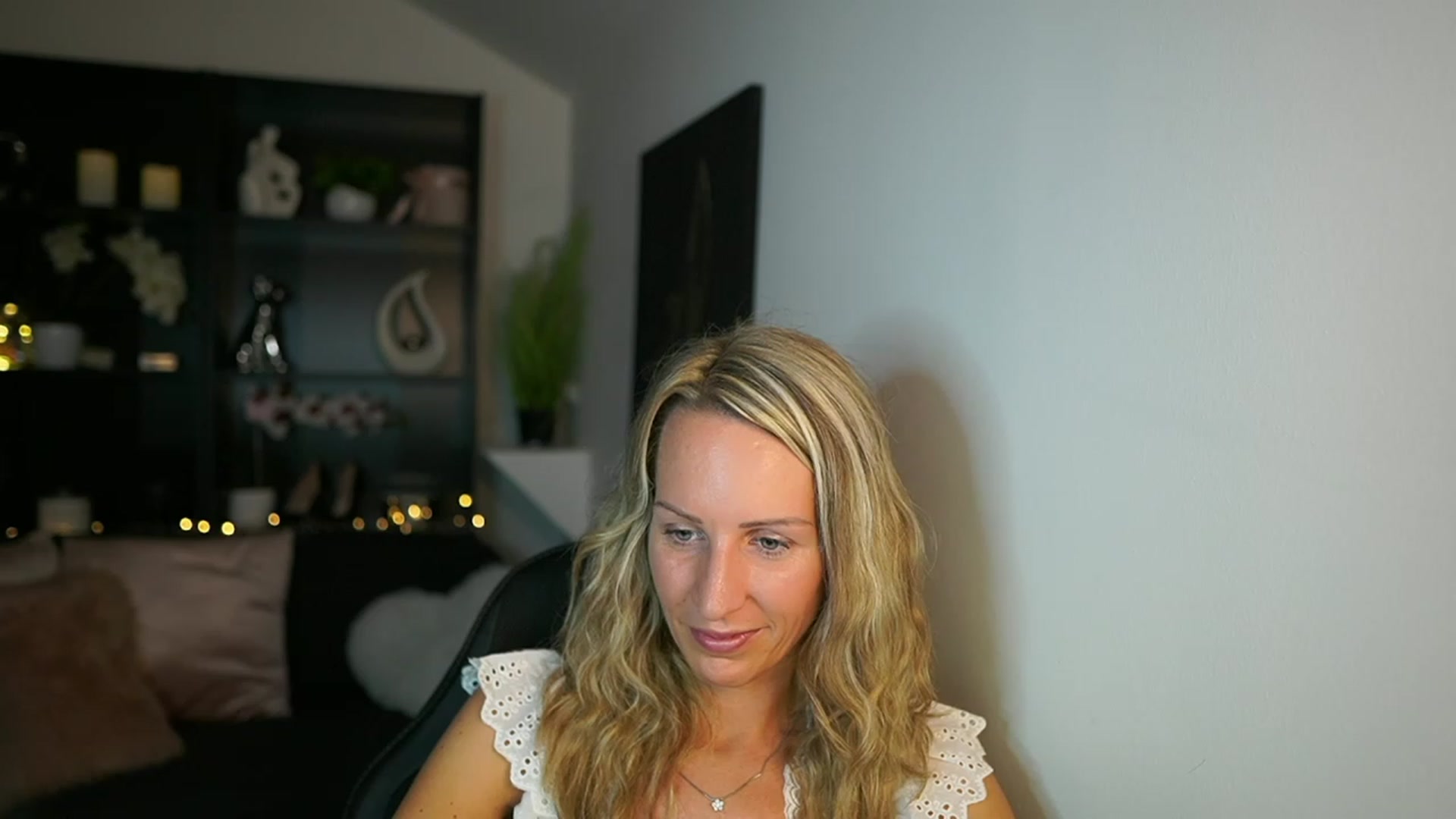 Gallery image thumbnail from Nikki__Sexx__'s myfreecams stream on, 09/25/2023, 23:09 image 5 of 20