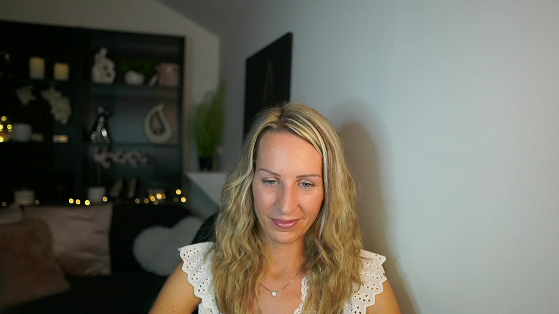 Gallery image thumbnail from Nikki__Sexx__'s myfreecams stream on, 09/25/2023, 23:09 image 12 of 20