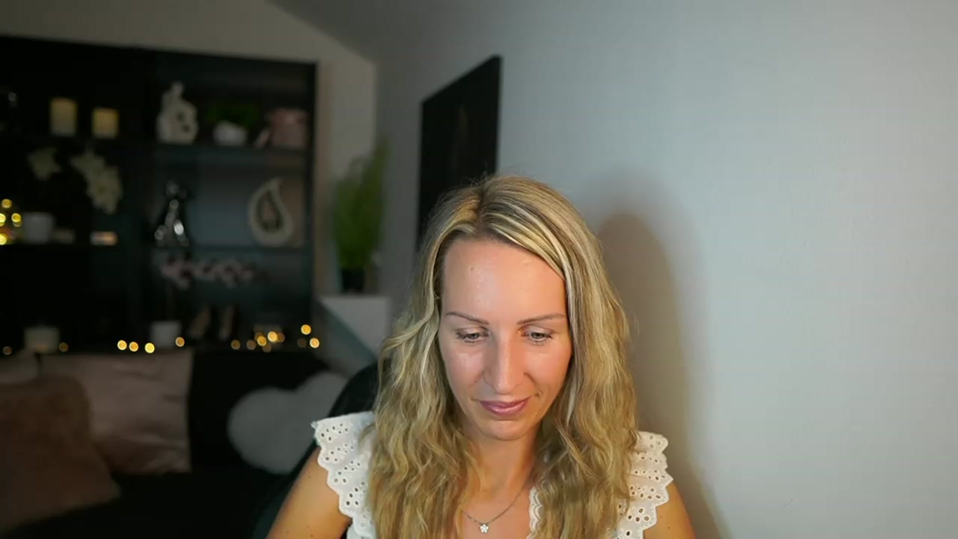 Gallery image thumbnail from Nikki__Sexx__'s myfreecams stream on, 09/25/2023, 23:09 image 9 of 20