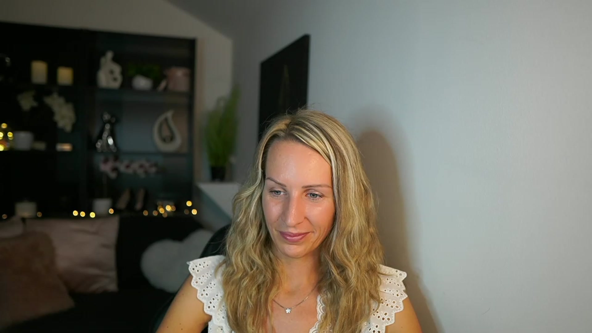 Gallery image thumbnail from Nikki__Sexx__'s myfreecams stream on, 09/25/2023, 23:09 image 15 of 20
