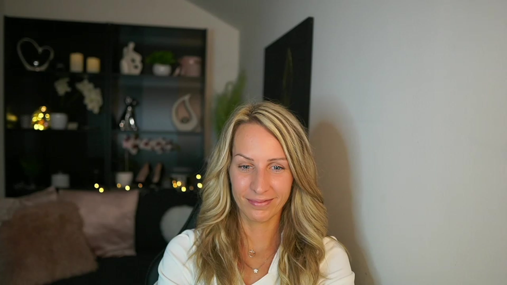 Gallery image thumbnail from Nikki__Sexx__'s myfreecams stream on, 09/28/2023, 20:39 image 14 of 20