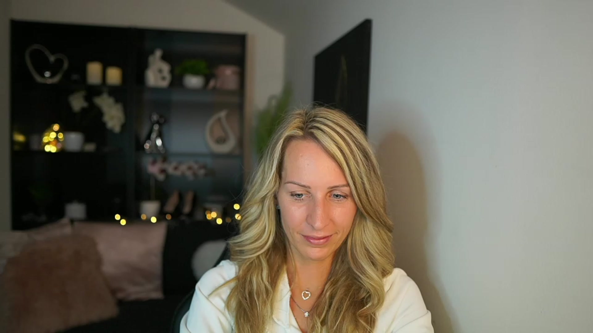 Gallery image thumbnail from Nikki__Sexx__'s myfreecams stream on, 09/28/2023, 20:39 image 4 of 20