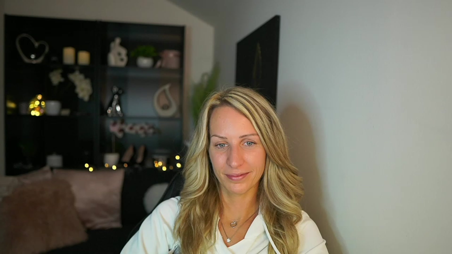 Gallery image thumbnail from Nikki__Sexx__'s myfreecams stream on, 09/28/2023, 20:39 image 19 of 20